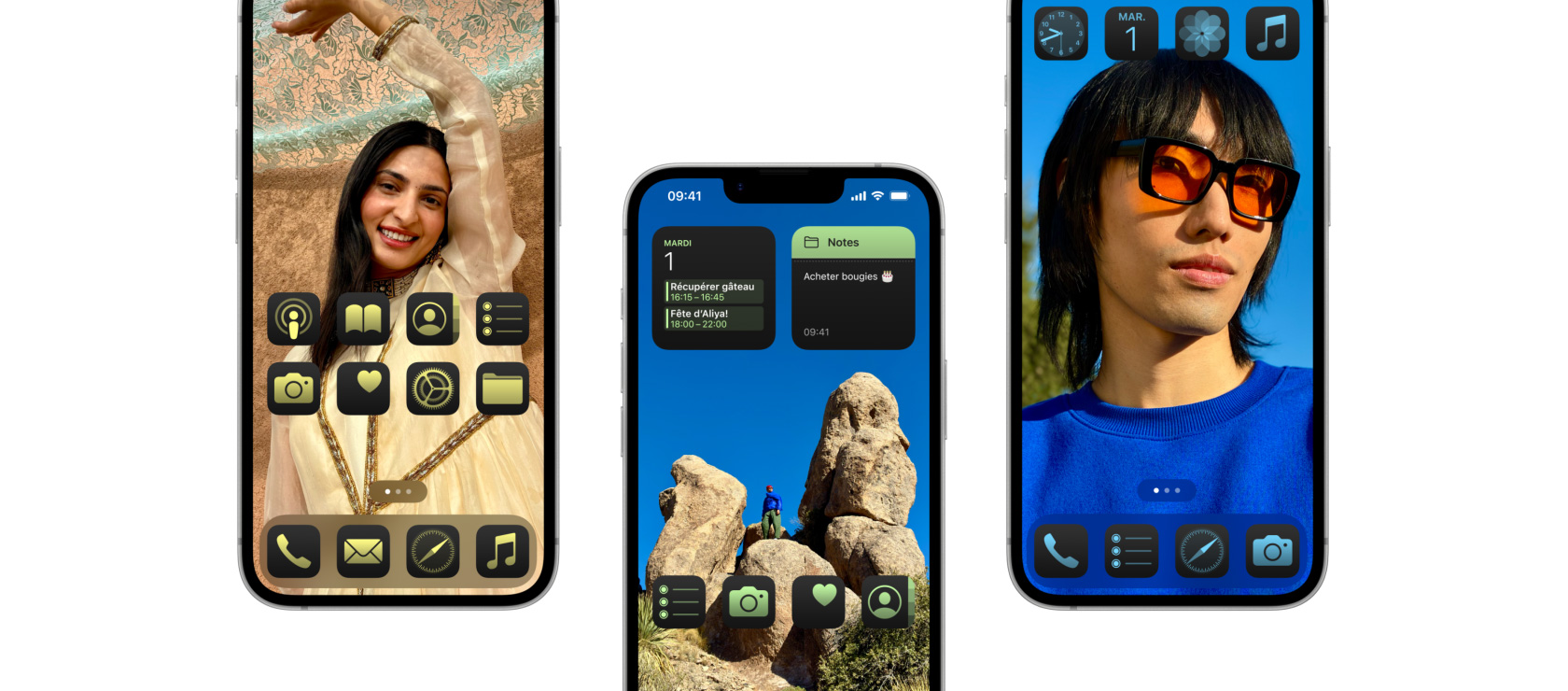 Vue partielle de trois iPhone seize-e affichant des écrans d’accueil personnalisés différents.