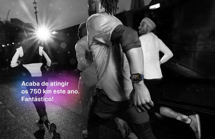 Fotografia a preto e branco de pessoas a correr, o texto sobre a foto diz "Acaba de atingir os 750 km este ano. Fantástico!