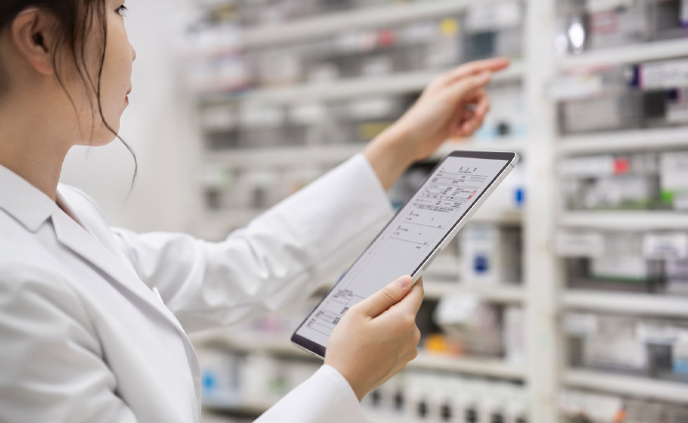La app Nagomi INDEX para iPadOS permite localizar rápidamente los medicamentos en las estanterías.