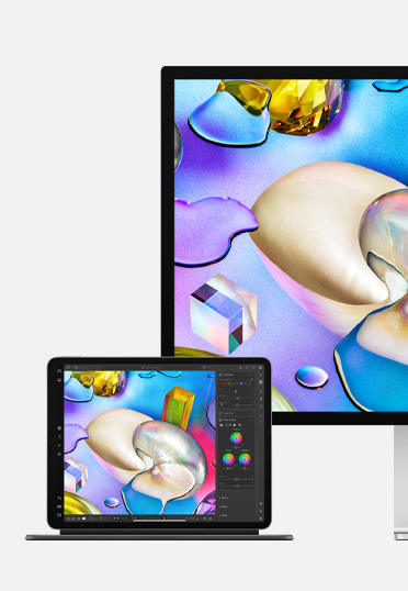 iPadとStudio Displayに同じアート作品が表示されている