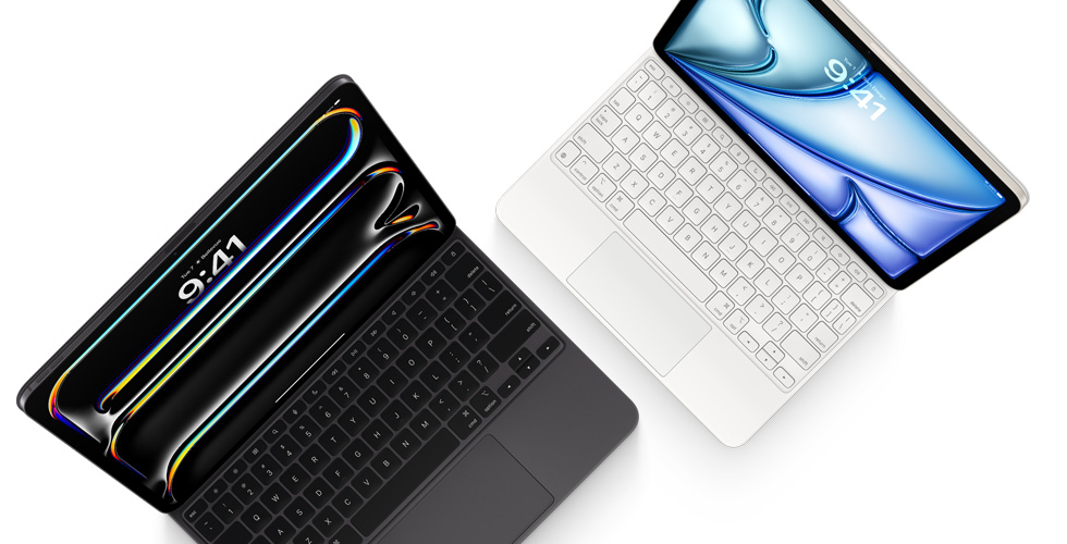 To iPads vist ovenfra. En iPad Pro, der er fastgjort til et sort Magic Keyboard til iPad Pro, og en iPad Air, der er fastgjort til et hvidt Magic Keyboard til iPad Air.