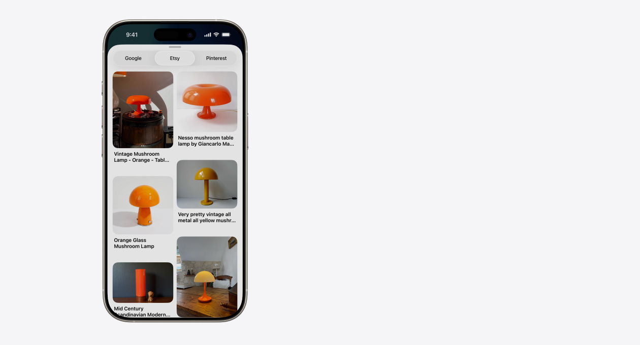 Un iPhone con una griglia di immagini con diverse lampade a fungo su Etsy, insieme ai pannelli di Google e Pinterest