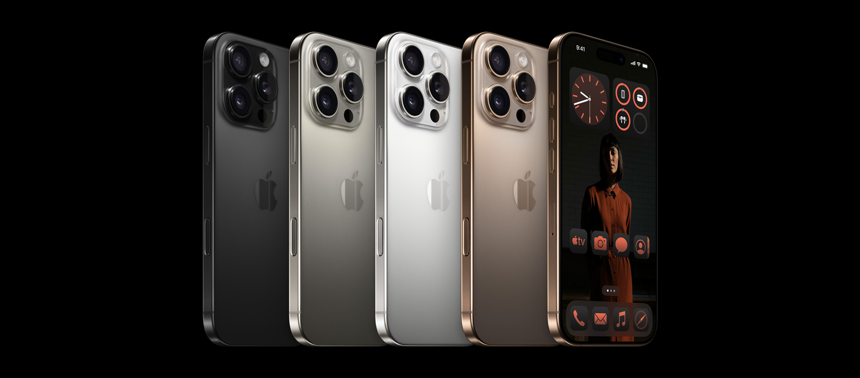 Hình ảnh mặt sau của iPhone 16 Pro, tất cả bốn màu: Titan Đen, Titan Tự Nhiên, Titan Trắng, Titan Sa Mạc và hình ảnh mặt trước của iPhone 16 Pro màu Titan Sa Mạc