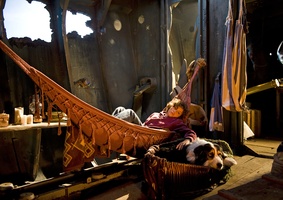 George (Valeria Eisenbart) in ihrem Geheimversteck, dem alten Schiffswrack
� 2011 Constantin Film Verleih GmbH