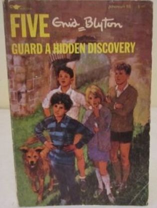 American English bookcover: "Five Guard a Hidden Discovery"
