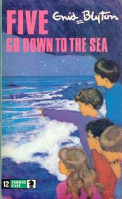 English bookcover: "Five go down to the sea"