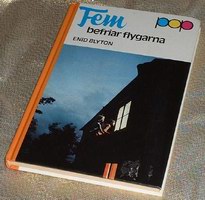 schwedisches Buchcover: "Vi Fem - Räddar flygarna / Fem befriar flygarna"