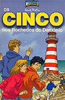Portuguese bookcover: "Os Cinco nos Rochedos do Demónio"