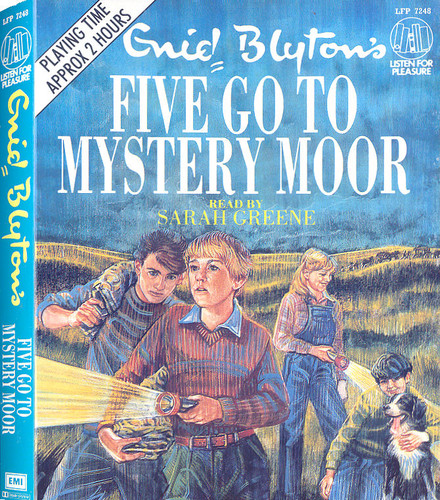 englisches Hörspielcover: "Five go to Mystery Moor"