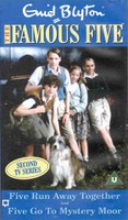 englisches Videocover der 1996er TV-Serie: "Five go to Mystery Moor"