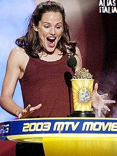 Jennifer Garner vince l'MTV Movie Award 2003 come miglior attrice protagonista